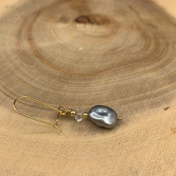 Tahitian coin pearl and Herkimer Diamond dangle earrings. Price is FIRM - Picture 6 of 8